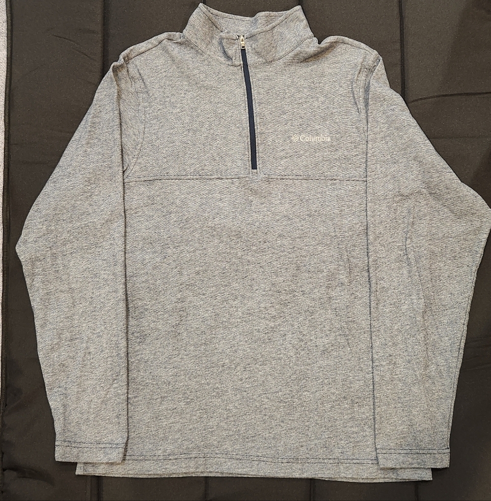 Men's Size M Quarter Zip Long Sleeved Shirt